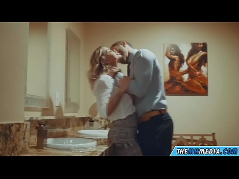 ❤️ Όταν μια πλούσια ξανθιά σε αποπλανεί σε μια δημόσια τουαλέτα ☑ στο el.porn-mz-com.ru ☑